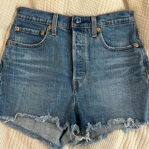 Like New Levi’s Ribcage Short